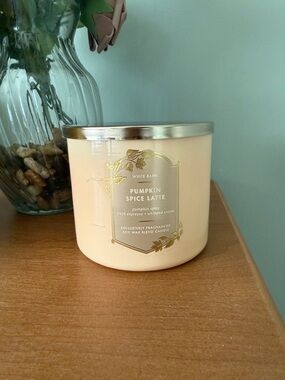 White Barn Pumpkin Spice Latte Candle - Cream with Gold Lid